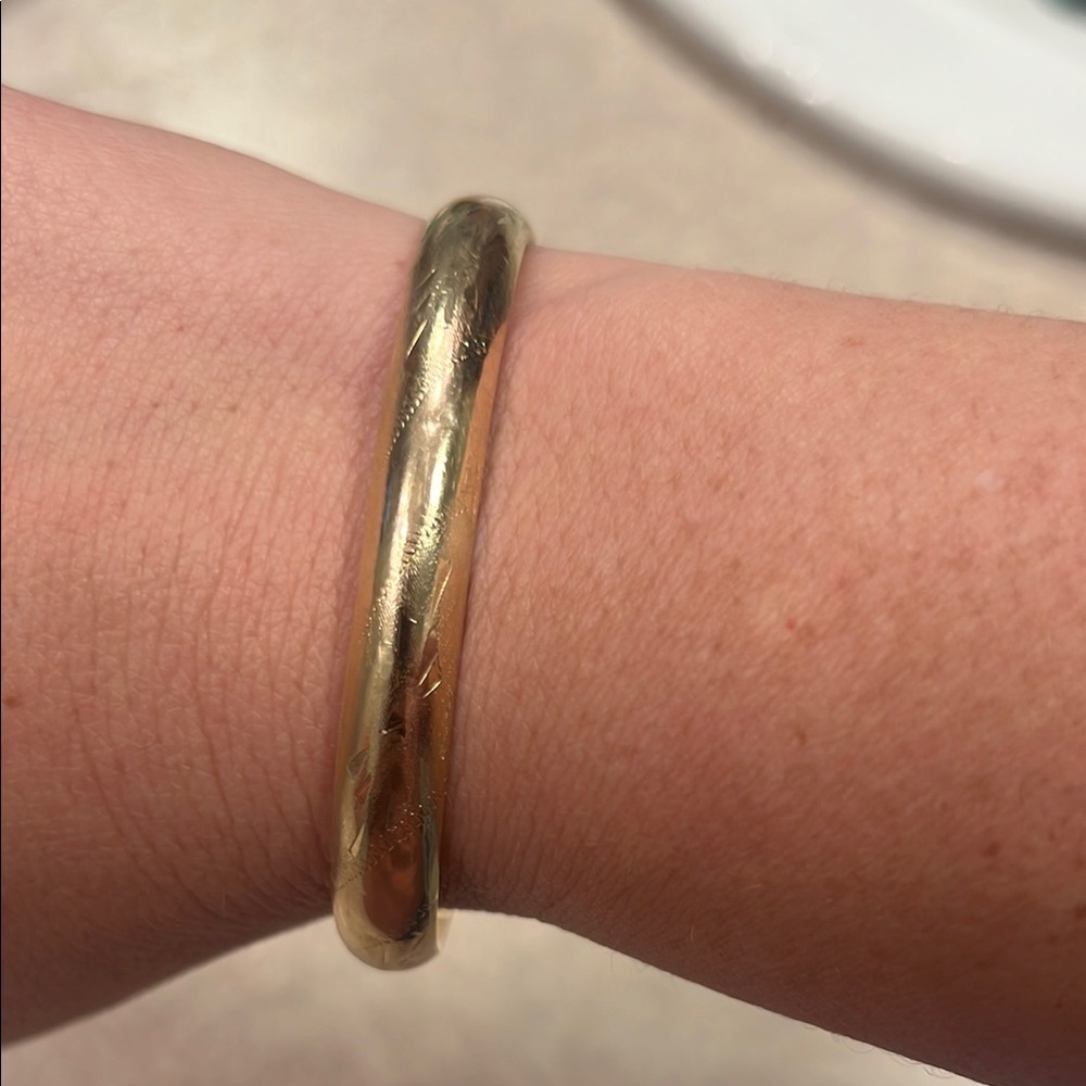 Elegant Gold Bangle Bracelet